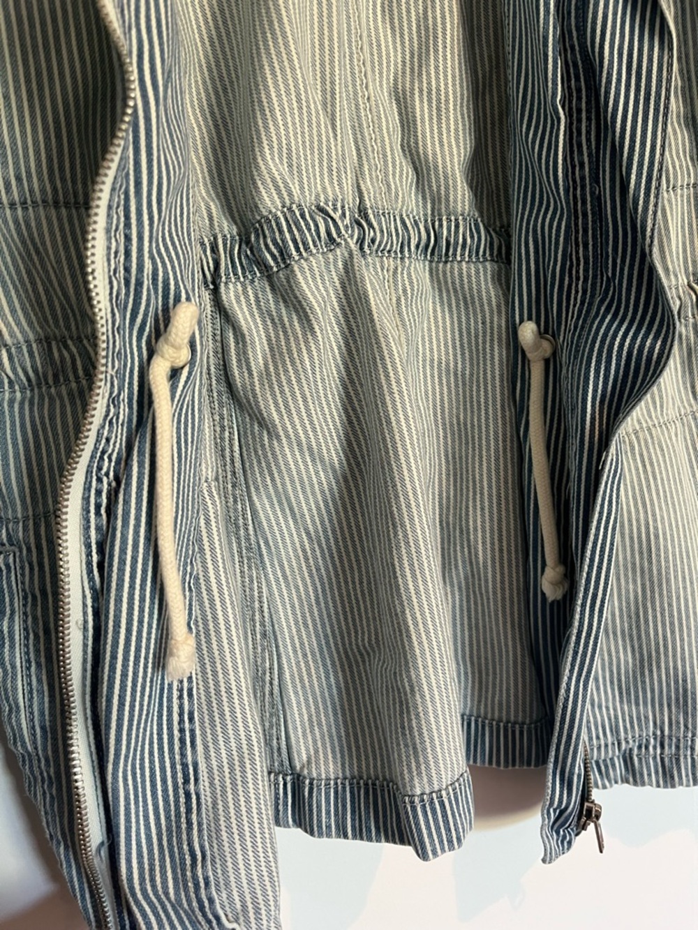 GAP Women's Light Blue and White Pinstripe Denim Utility Jacket - Picture 4 of 8